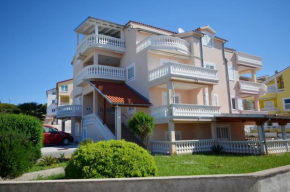 Гостиница Apartment Dora  Водице